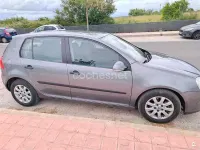 Usado VW Golf IV Highline 105 CV (77 kW) 2005 Gris / plata Berlina