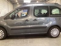 Usado Citroën Berlingo Feel 120 CV (88 kW) 2016 Gris / plata Monovolumen