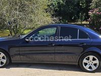 Usado Mercedes E220 Classic 143 CV (105 kW) 2003 Azul Berlina