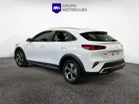 Usado Kia XCeed 140 HP (102 kW) 2025 Branco SUV