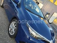 Usado Toyota Auris Hybrid Active 136 CV (100 kW) 2018 Azul Berlina