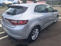 Usado Renault Mégane IV Business 110 CV (80 kW) 2017 Gris / plata Berlina