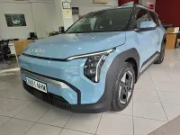 Begagnad Kia EV3 Air 150 kW (204 HK) 2025 Blå SUV