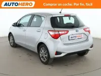 Usado Toyota Yaris Active 101 CV (74 kW) 2018 Gris Utilitario