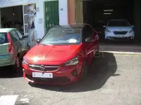 Usado Opel Corsa Elegance 100 CV (73 kW) 2023 Granate Utilitario