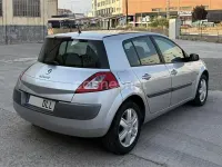 Usado Renault Mégane II Dynamique 105 CV (77 kW) 2006 Gris / plata Berlina