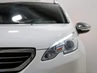 Usado Peugeot 2008 Allure 120 CV (88 kW) 2015 Blanco SUV