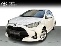 Usado Toyota Yaris Hybrid Active 116 CV (85 kW) 2022 Blanco Berlina