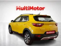Usado Kia Stonic 100 CV (73 kW) 2023 Amarillo SUV