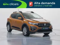 Usado Dacia Sandero Comfort 101 CV (74 kW) 2021 Naranja Utilitario