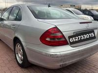 Usado Mercedes E200 122 CV (89 kW) 2005 Gris Berlina
