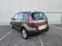 Usado Renault Scénic Privilege 160 CV (117 kW) 2010 Marrón Monovolumen