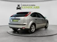Usado Ford Focus Trend 109 CV (80 kW) 2006 Gris / plata Berlina