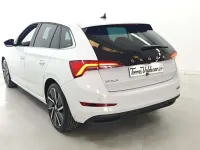 Usado Skoda Scala Sport 110 CV (80 kW) 2021 Blanco Utilitario