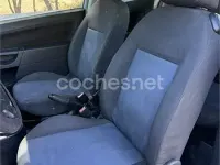 Usado Ford Fiesta 90 CV (66 kW) 2006 Azul Utilitario