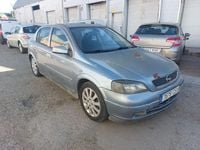Usado Opel Astra Edition 80 CV (58 kW) 2004 Gris Berlina