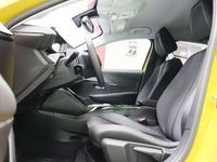 Usado Peugeot e-208 Allure 100 kW (136 CV) 2023 Amarillo Utilitario