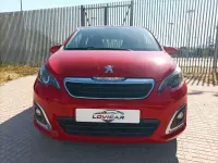 Usado Peugeot 108 Allure 82 CV (60 kW) 2018 Rojo Utilitario