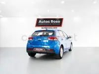 Usado Kia Rio 84 CV (61 kW) 2023 Azul Berlina