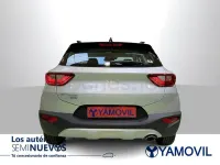 Usado Kia Stonic 100 CV (73 kW) 2021 Gris / plata SUV