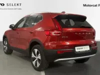 Usado Volvo XC40 Core 129 CV (94 kW) 2023 Rojo fusion m. c725e SUV