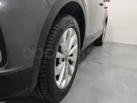 Usado VW T-Roc Life 115 CV (84 kW) 2022 Gris / plata SUV
