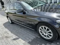 Usado Mercedes C200 150 CV (110 kW) 2019 Negro Familiar