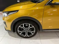 Usado Kia XCeed 136 CV (100 kW) 2021 Amarillo SUV