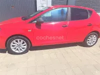 Usado Seat Ibiza Reference 90 CV (66 kW) 2016 Rojo Berlina