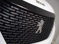 Używany Peugeot 2008 Active 100 KM (73 kW) 2021 Biały SUV
