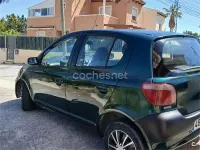 Usado Toyota Yaris Terra 68 CV (50 kW) 2002 Azul Berlina