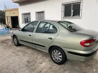 Usado Renault Mégane Authentique 95 CV (69 kW) 2001 Verde Berlina