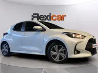 Usado Toyota Yaris Hybrid Active 116 CV (85 kW) 2025 Blanco Berlina