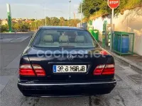 Usado Mercedes E240 Elegance 170 CV (125 kW) 2001 Azul Berlina
