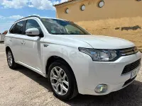Usado Mitsubishi Outlander P-HEV 203 CV (149 kW) 2015 Blanco SUV