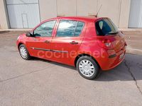 Usado Renault Clio II Dynamique 85 CV (62 kW) 2007 Rojo Berlina