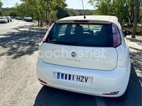 Usado Fiat Punto Young 69 CV (50 kW) 2014 Blanco Berlina