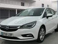 Usado Opel Astra Selective 110 CV (80 kW) 2019 Blanco Berlina