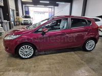 Usado Ford Fiesta Ghia 90 CV (66 kW) 2008 Granate Utilitario