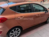 Usado Ford Fiesta Titanium 100 CV (73 kW) 2017 Naranja Utilitario