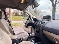 Usado Renault Mégane GrandTour Dynamique 105 CV (77 kW) 2006 Gris / plata Familiar