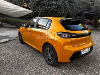 Usado Peugeot 208 Style 100 CV (73 kW) 2022 Amarillo Utilitario