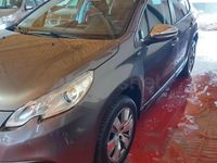 Usado Peugeot 2008 Allure 100 CV (73 kW) 2016 Gris / plata SUV