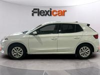 Usado Skoda Fabia Selection 95 CV (69 kW) 2024 Blanco Utilitario