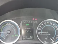 Usado Toyota Auris Hybrid Advance 136 CV (100 kW) 2013 Gris / plata Berlina