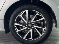 Usado Toyota Yaris Hybrid Plus 116 CV (85 kW) 2023 Gris / plata Berlina