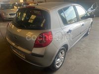 Usado Renault Clio II Dynamique 75 CV (55 kW) 2006 Gris / plata Berlina