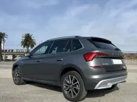 Usado Skoda Kamiq 110 CV (80 kW) 2022 Gris SUV