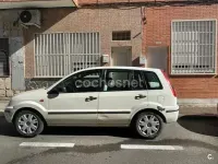 Usado Ford Fusion 68 CV (50 kW) 2002 Blanco Utilitario