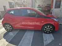 Usado Toyota Aygo X-cite 69 CV (50 kW) 2019 Rojo Utilitario